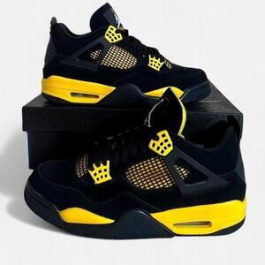 Jordan 4 retro thunder - size 10.5 M / 12 W US / 43.5 EU